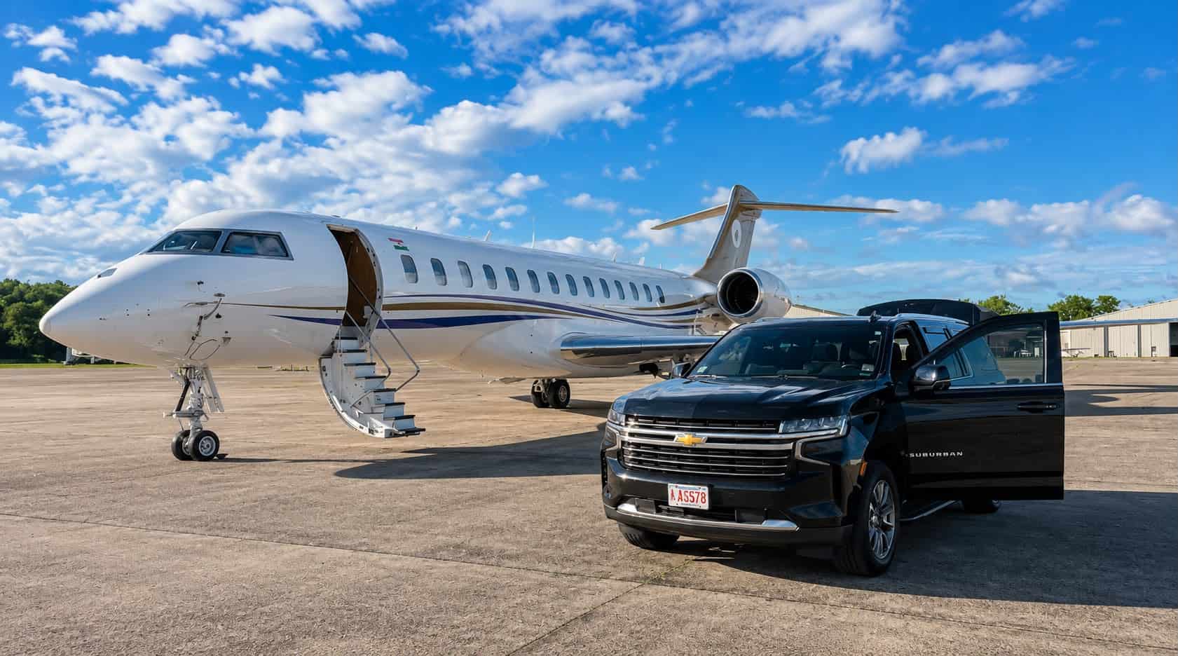 Luxury chauffeur service for Boston Logan and Bradley Airport transfers